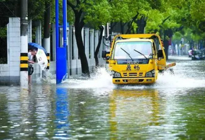 人保车险|台风暴雨等极端天气，用车安全须知
