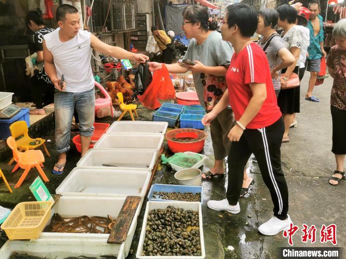 中秋庆团圆 广东侨乡台山人吃螺赏月